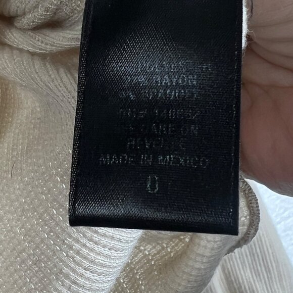 Torrid Beige Ribbed Long-Sleeve V-Neck Top w/ Lettuce Hem Trim Womens Size 0/L - Picture 4 of 4